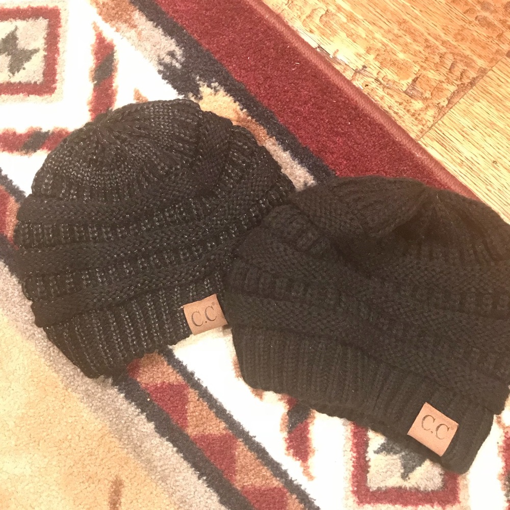 ♠️Cc Beanies (black and metallic black) 🌚